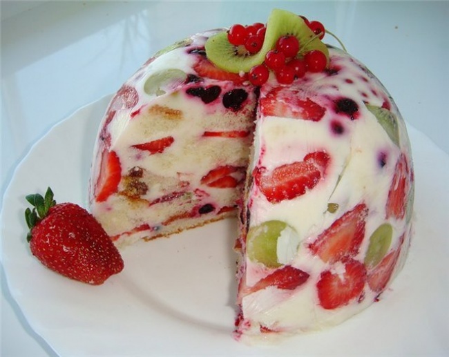 Очень вкусный и простой фруктовый торт без выпечки – сплошное наслаждение!