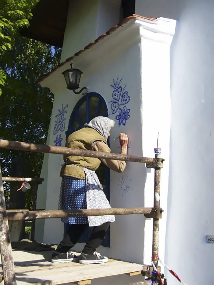 90-летняя художница превратила целую деревню в произведение искусства.