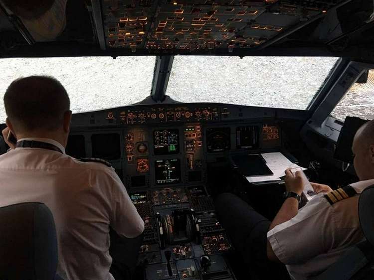 Украинский пилот спас 121 пассажира, посадив поврежденный самолет