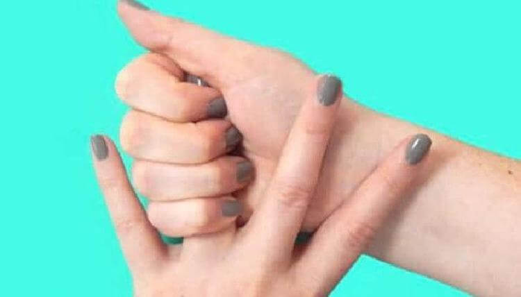 Попробуйте потянуть свой безымянный палец в течение 20 секунд