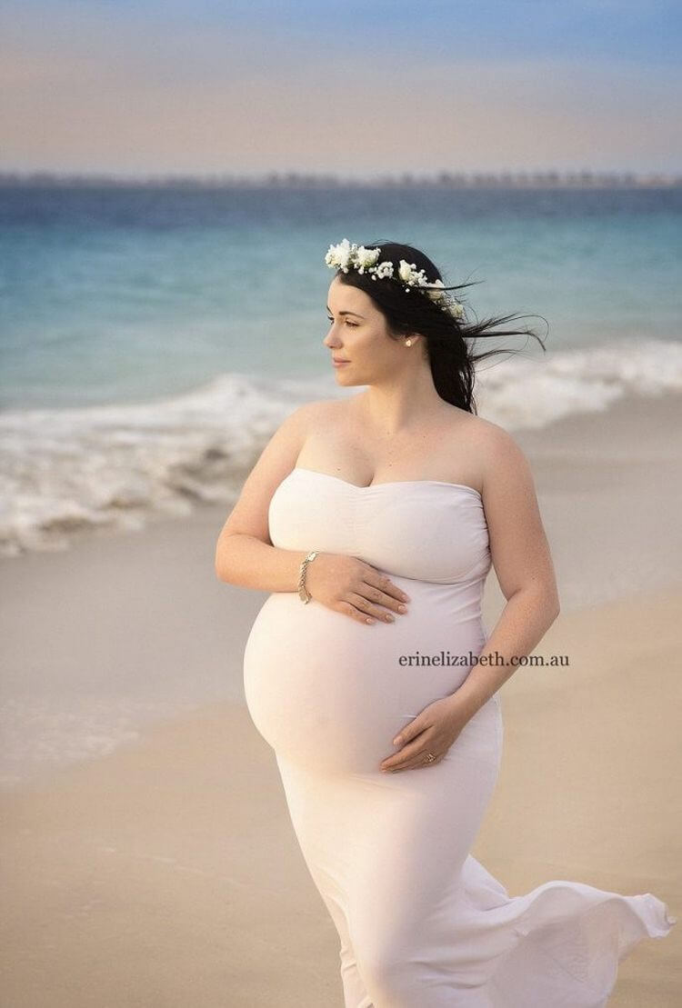 Эта женщина просто фотографировалась беременной на фоне океана