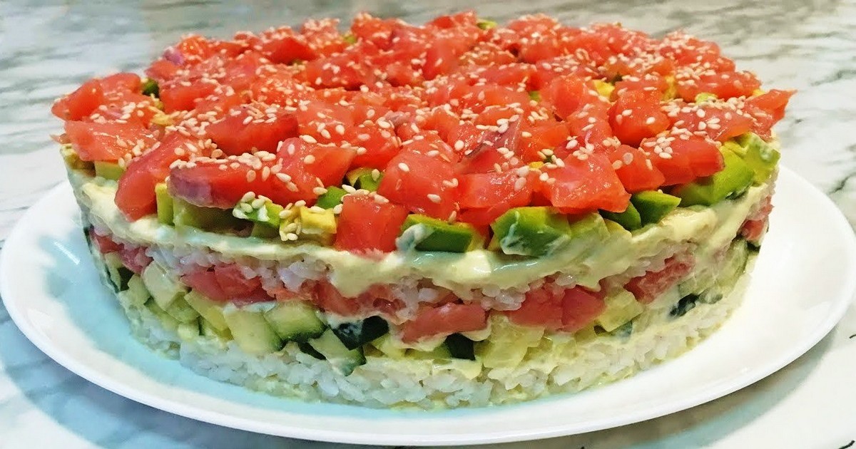 Салат «Суши» с красной рыбой и авокадо